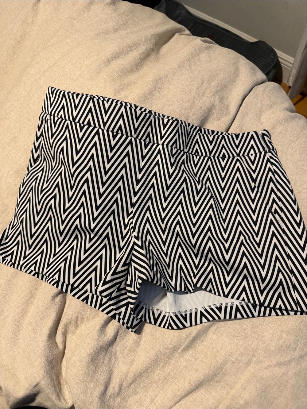 Express Black & White Chevron High-Waist Shorts